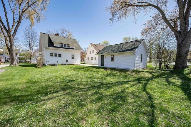 Building Photo - Charming Cape Cod Single Family
