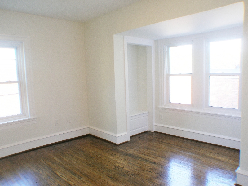 Building Photo - 550 E Washington Ln