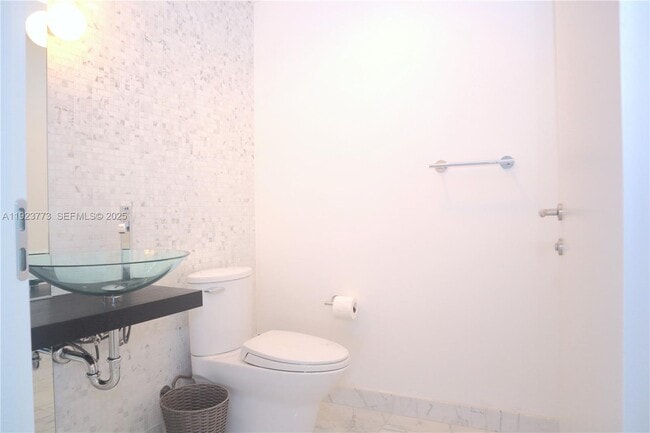 Building Photo - 200 Biscayne Blvd Way