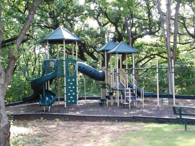 Building Photo - Stunning 5 Bedroom In Edmond With Bonus Room and Study