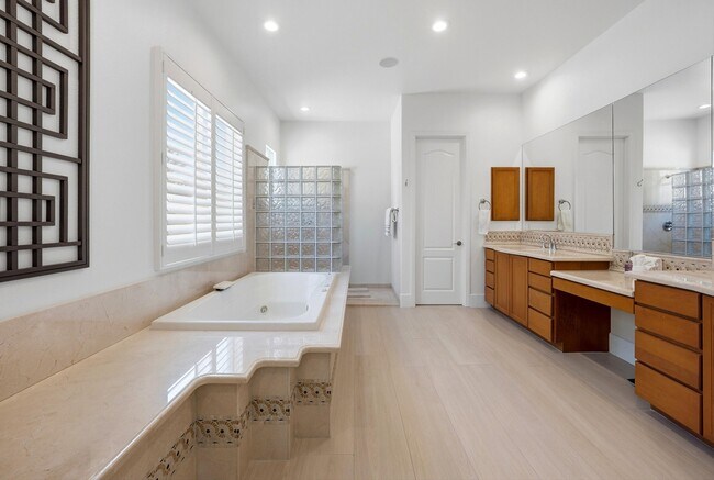 Building Photo - 51493 Marbella Ct