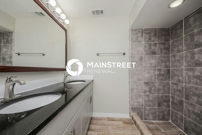 Building Photo - 3 Bedroom Pet-Friendly Home in ORLANDO, FL with Main Street Renewal