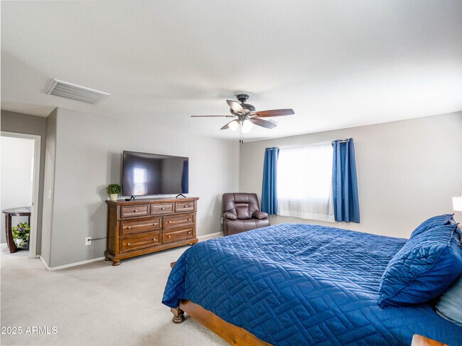 Building Photo - 761 W Desert Hollow Dr