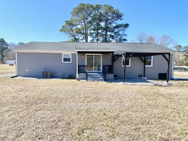 Building Photo - 17073 Longview Dr
