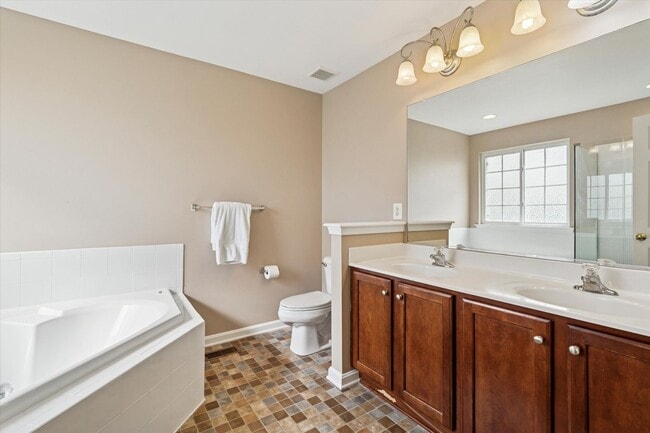 Building Photo - 3B/2.5B End Unit Townhome in Penns Manor A...