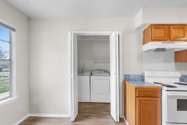 Building Photo - 101-103 Lockhart St