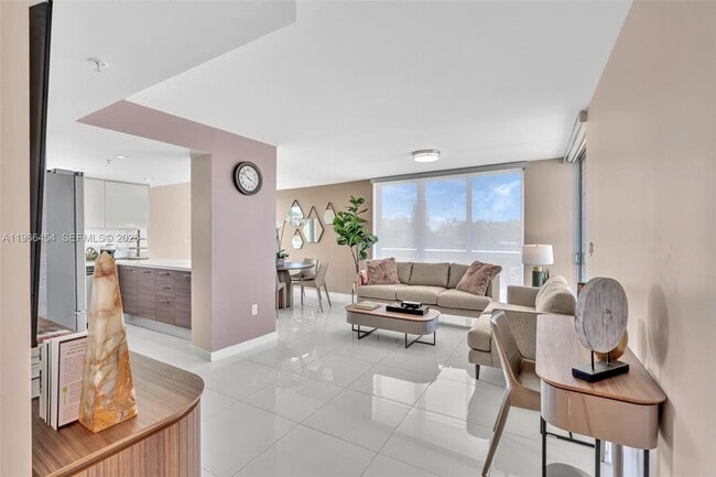 Building Photo - 9901 E Bay Harbor Dr