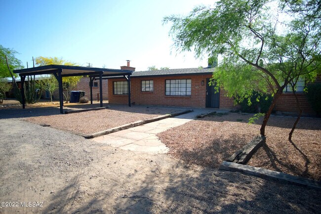 Building Photo - 2743 N Park Ave
