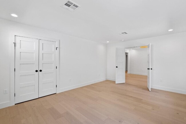 Building Photo - 1520 Villanova Dr