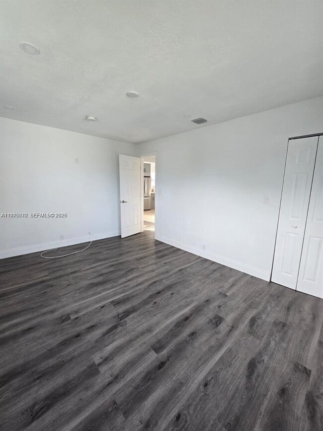 Building Photo - 719 21st St