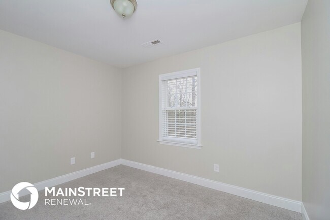 Building Photo - 6500 Valley Oak Dr