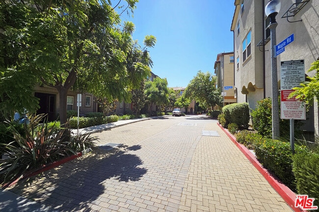 Building Photo - 7245 Maple Rd