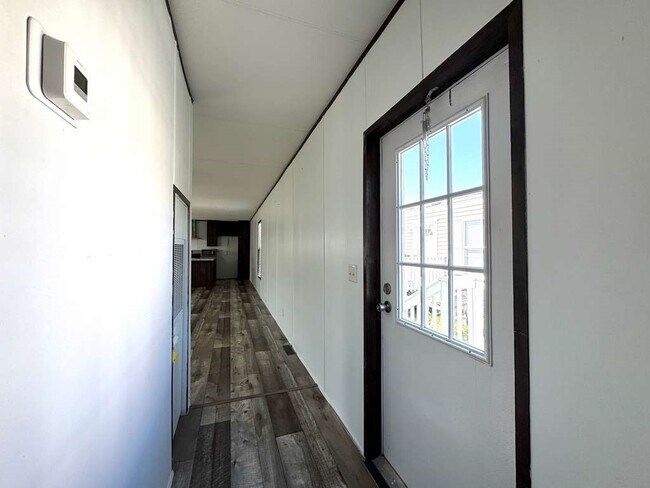 Building Photo - 16206 Wood Dr