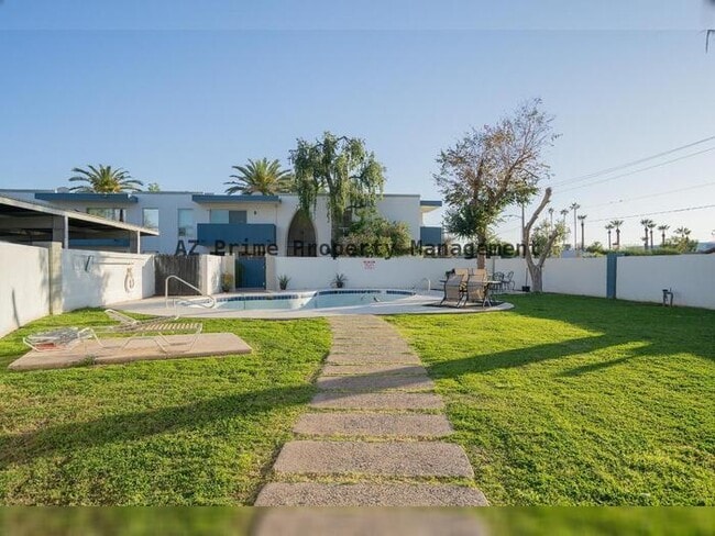 Building Photo - 5135 N 10th St