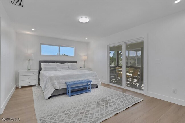 Building Photo - 2700 Gulfview Dr