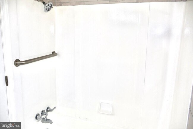 Building Photo - 147 Deacon Rd