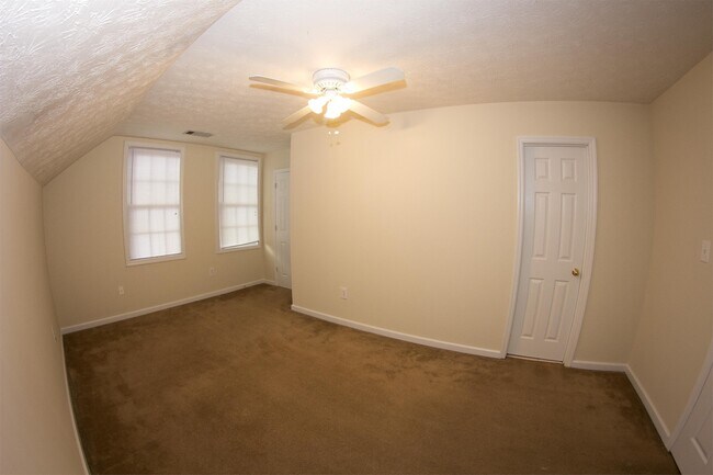 Building Photo - 287 Morton Ave