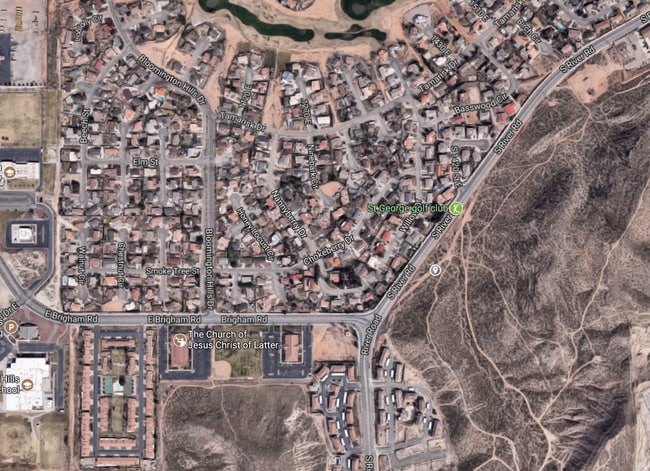 Building Photo - Town home in Little Valley Area. End Unit!!