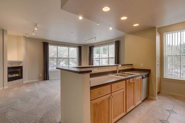 Building Photo - Spacious 2 bedroom Condo in Downtown Redmond