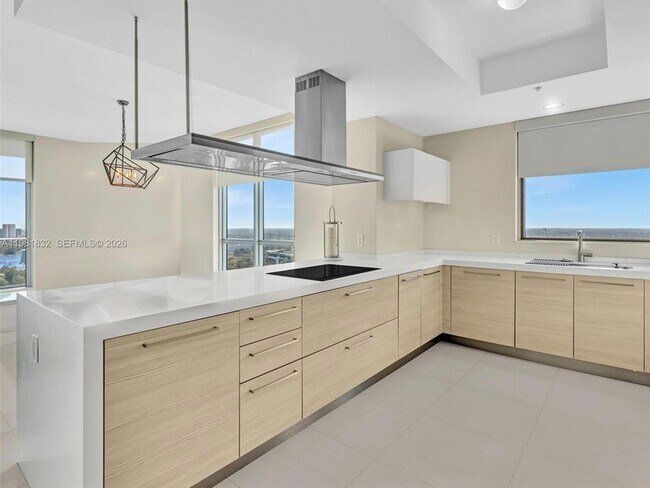 Building Photo - 17301 Biscayne Blvd