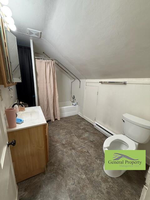 Building Photo - Spacious 1 Bedroom Unit in Duplex - Availa...
