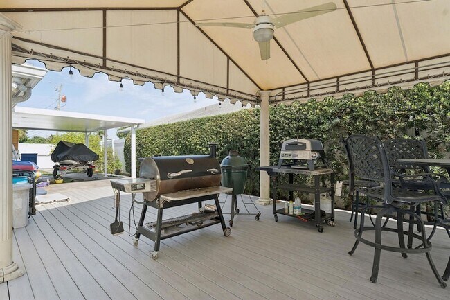 Building Photo - 911 NW 7th St