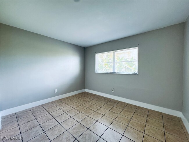 Building Photo - 4107 SE 18th Pl