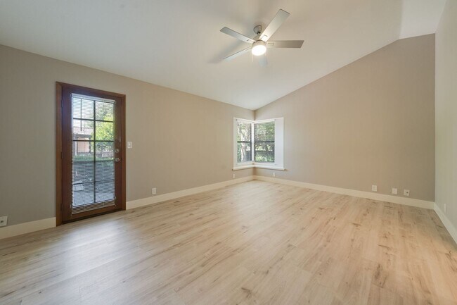 Building Photo - Bright and Stylish 4BD/2BA Home with 3 Car...