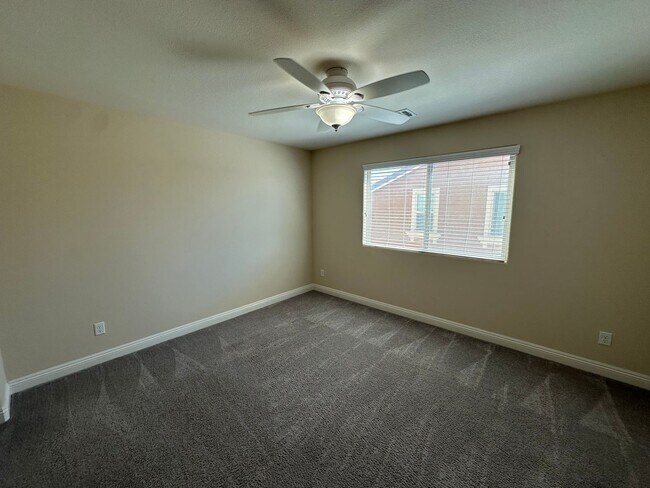 Building Photo - Spacious House
