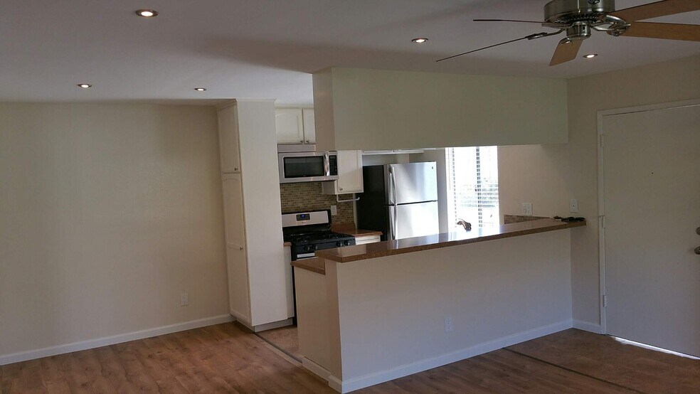 Building Photo - 2841 S Fairview St