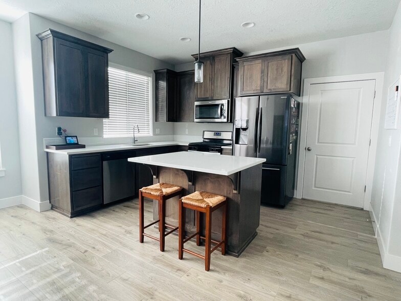 Building Photo - 5675 Boundary Dr S