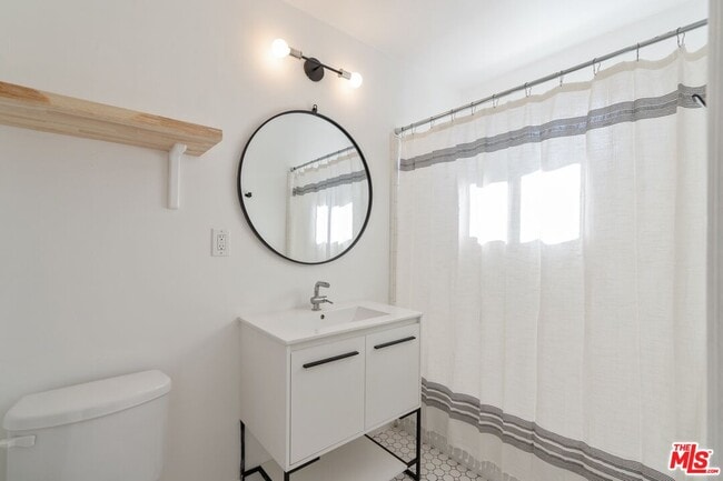 Building Photo - 4011 Sunset Dr