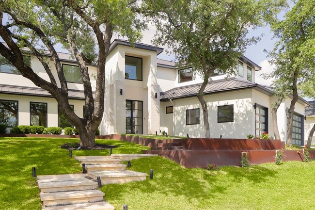 Building Photo - 1800 Bay Hill Dr