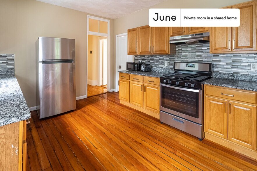 Building Photo - Room in Shared 4 bed/1 bath home