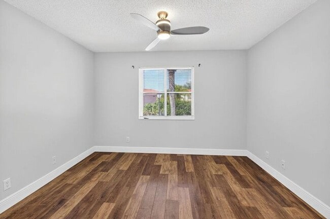 Building Photo - 7306 Spinnaker Bay Dr