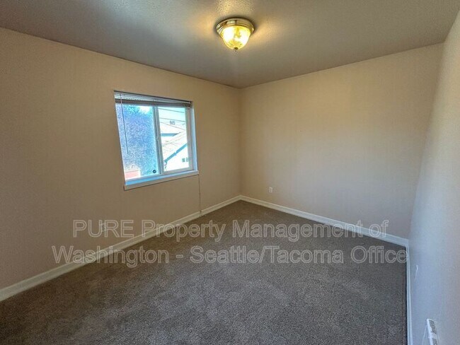 Building Photo - 3205 N 7th St