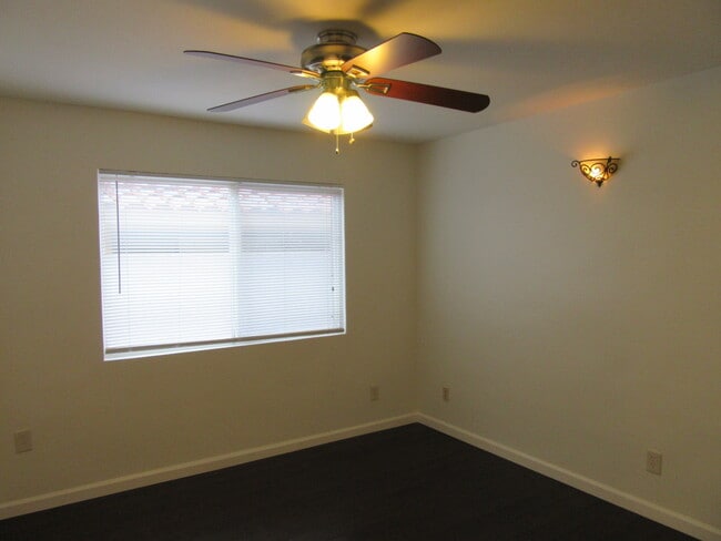 Building Photo - 54865 Avenida Vallejo