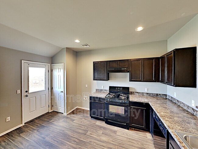 Building Photo - 2416 Canyon Creek Dr
