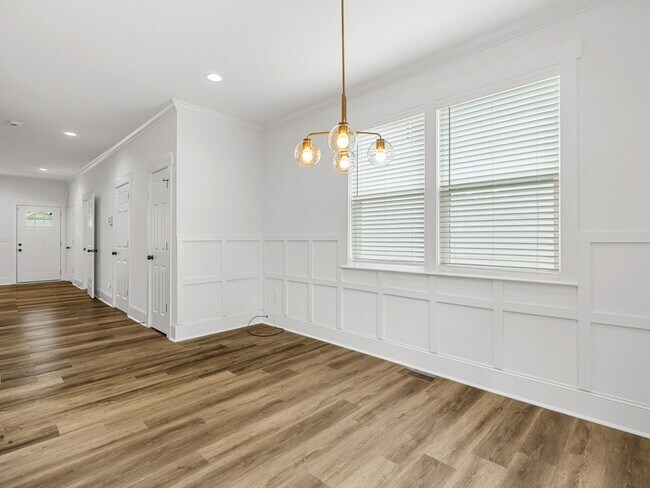 Building Photo - 214 Averill St