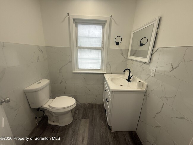 Building Photo - 216 Horton St