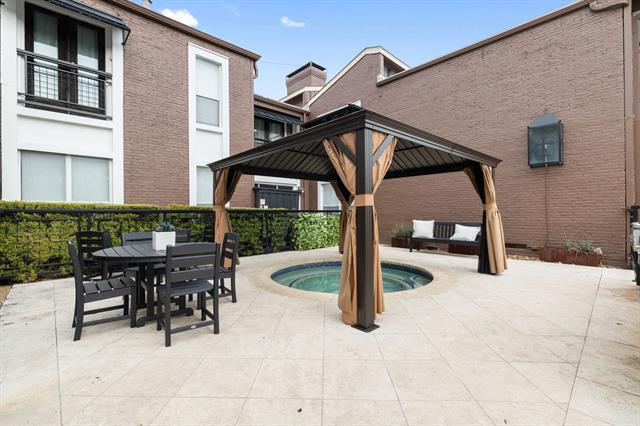 Building Photo - 5928 Sandhurst Ln