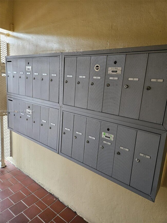 Building Photo - 7400 Harding Ave