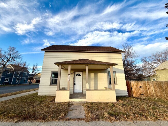 Primary Photo - Pet Friendly 3 Bed 1 Bath Single Family Ho...