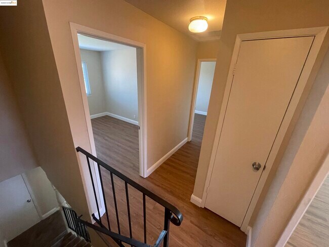 Building Photo - 35 Fountainhead Ct