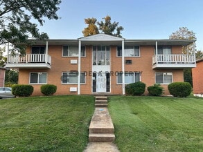 Building Photo - 9910 Broadmoor Dr