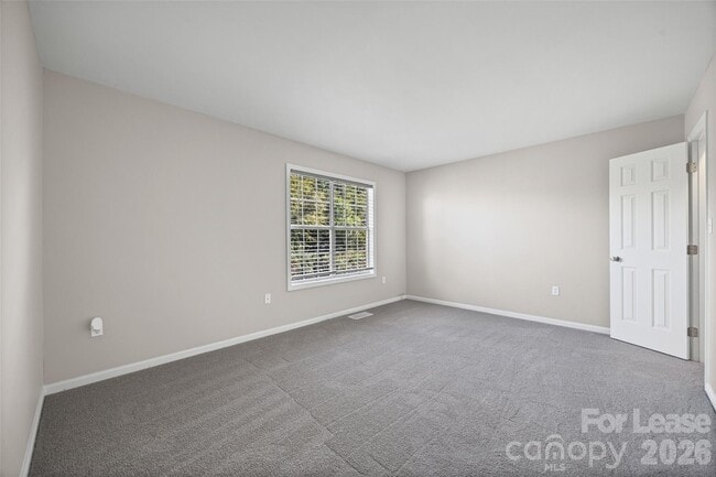 Building Photo - 704 Heritage Pkwy