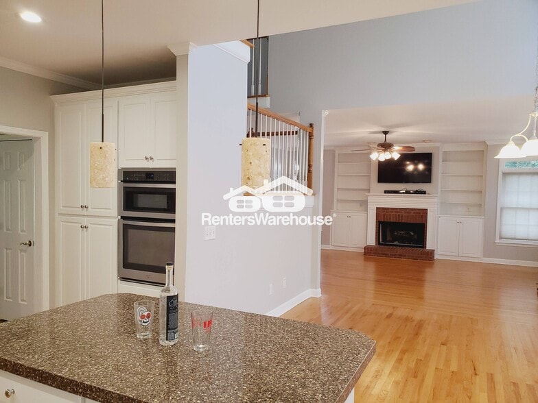 Building Photo - 923 Dual Hall