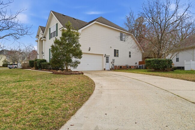 Building Photo - Freshly Renovated & Ready NOW! A First-Time Rental in Castleton! Pet Friendly - Fenced Yard - Gre...