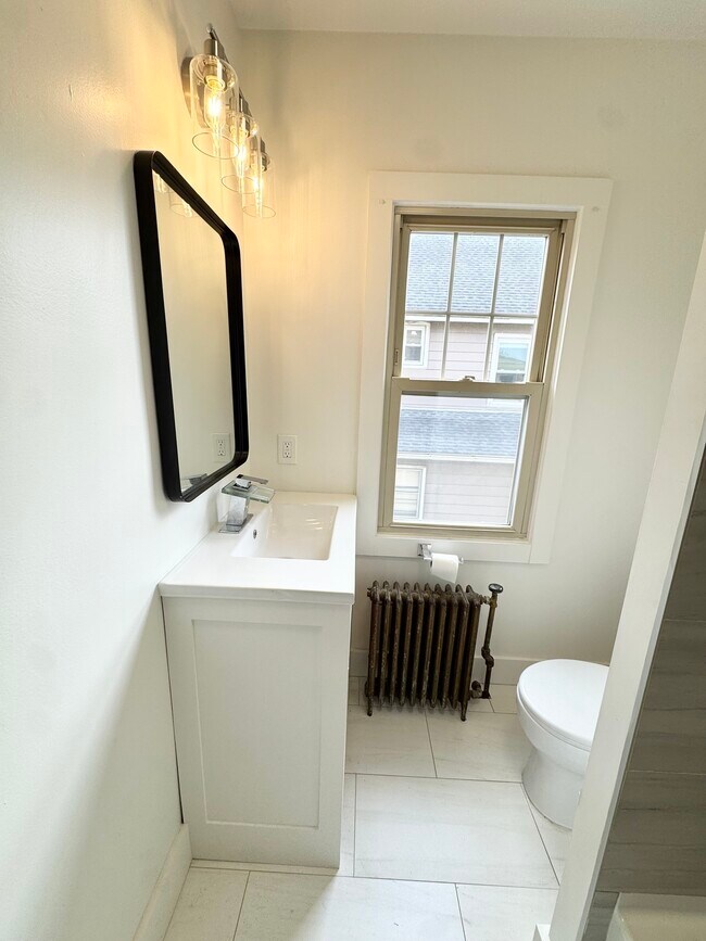 Building Photo - 162 High St