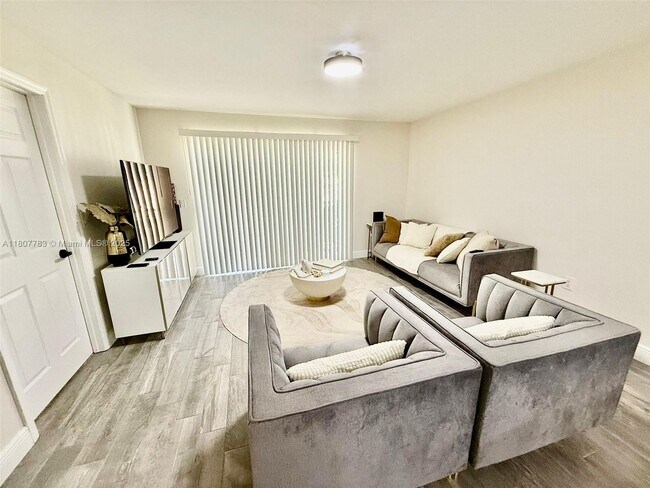 Building Photo - 300 Promenade Dr